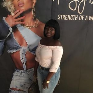 Meet your Posher, Danielle